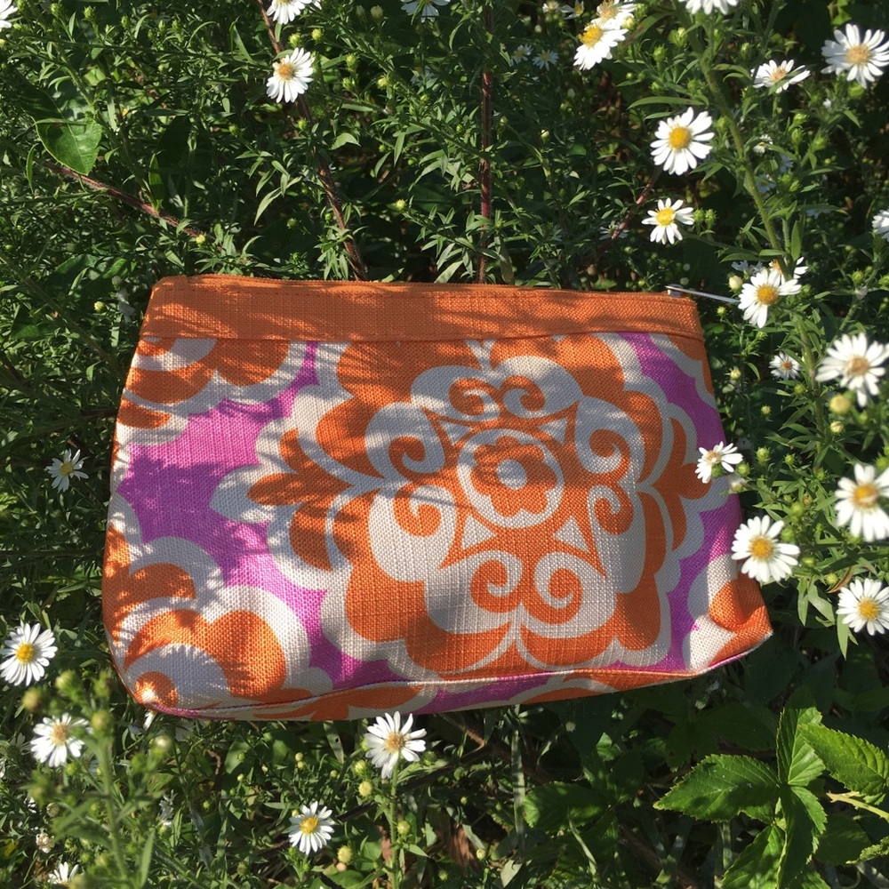 FREE w/ $15+ Purchase - Clinique Makeup Bag